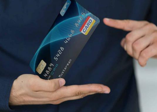 Hur får man ett bankkort?