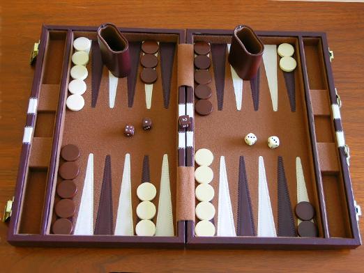 Hur spelar man backgammon?